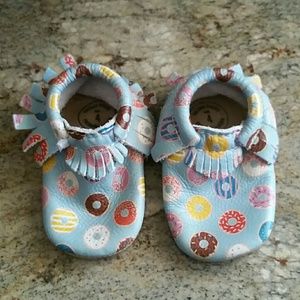 Freshly Picked DONUT Moccasins Size 4